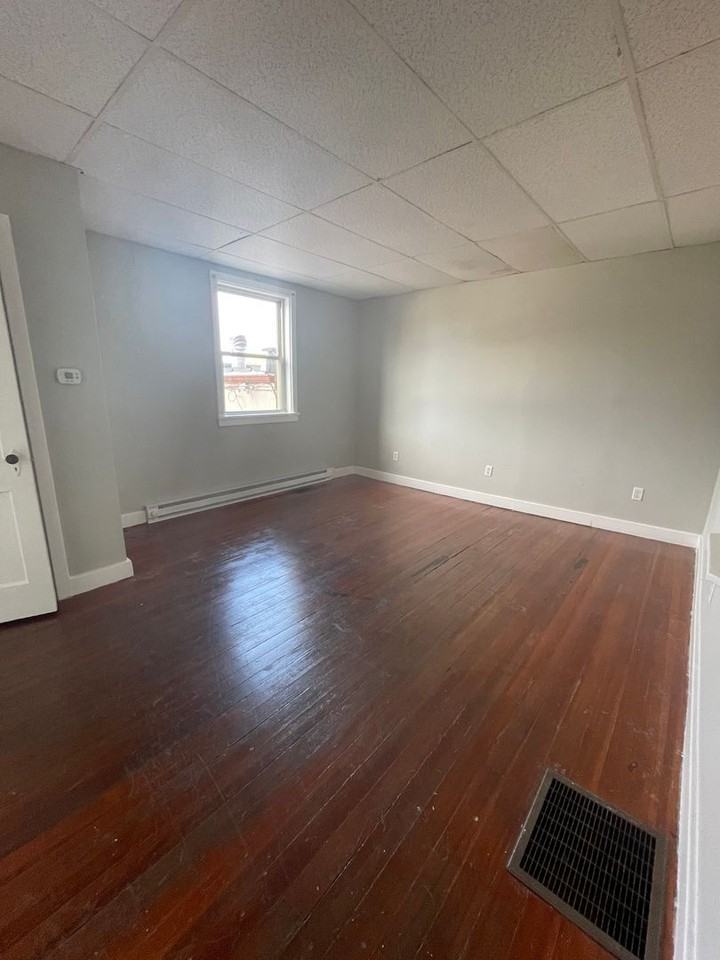 208 S Market - Photo 3 of 14