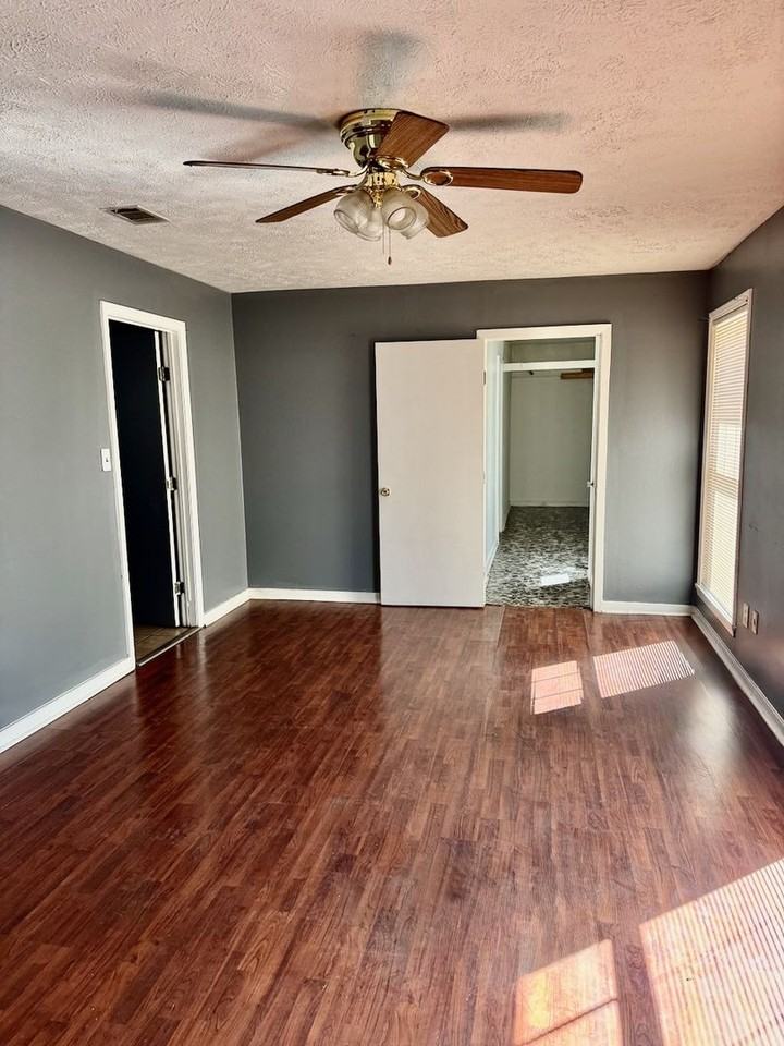 1654 Camellia Ln - Photo 2 of 10