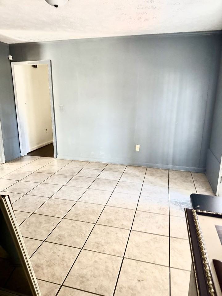 1654 Camellia Ln - Photo 5 of 10