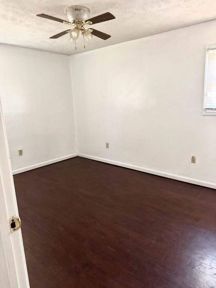 1654 Camellia Ln - Photo 6 of 10