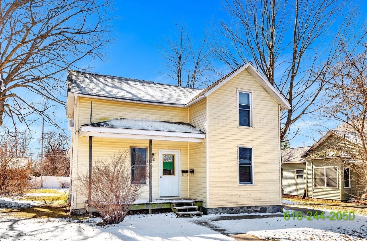 110 W Elm St - Photo 2 of 24