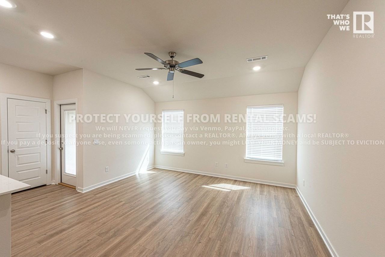 3801 Pinecrest St - Photo 3 of 14