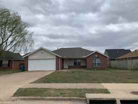 2405 Sw 17th St - Photo 1 of 1