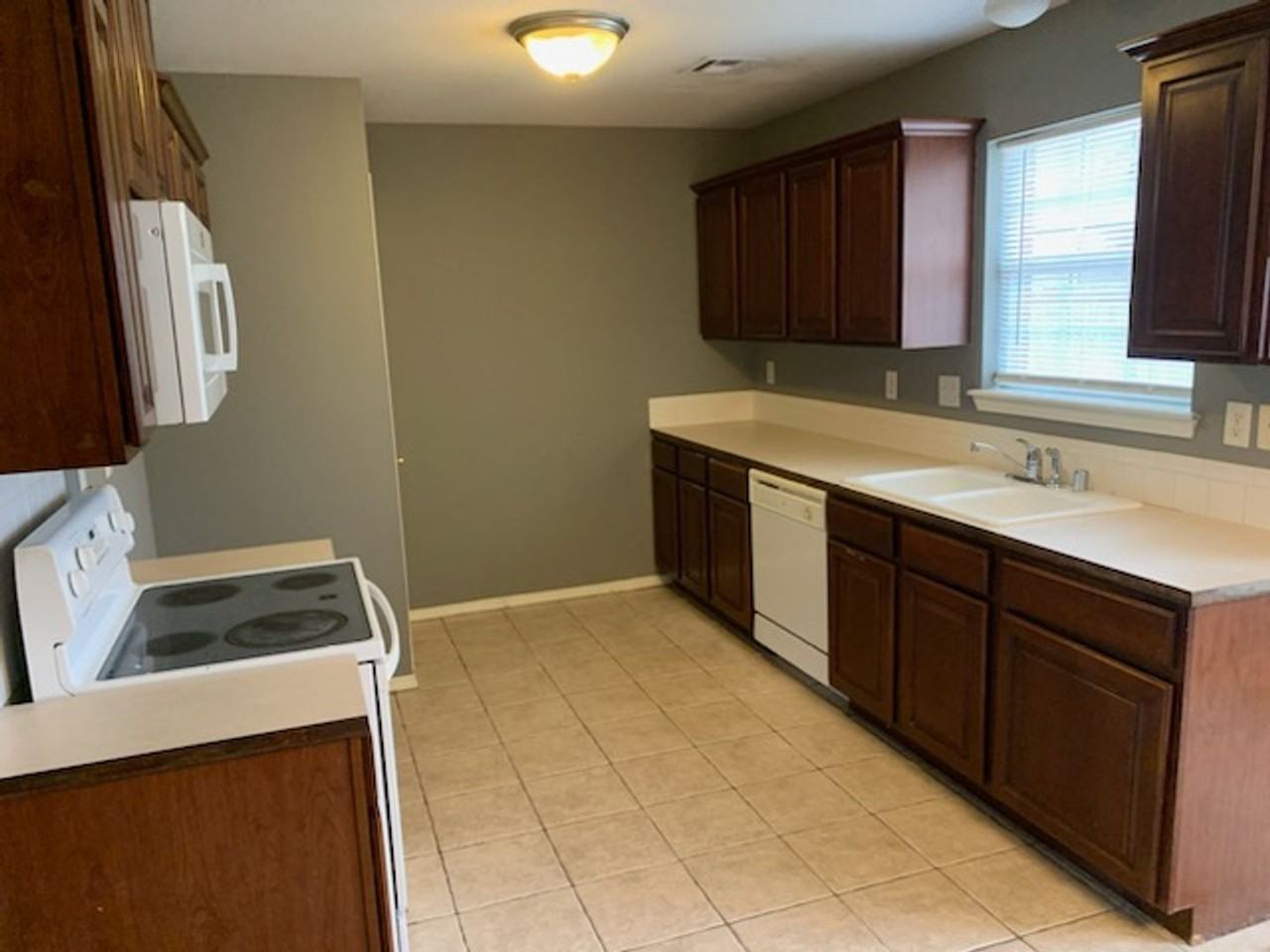 2405 Sw 17th St - Photo 6 of 12