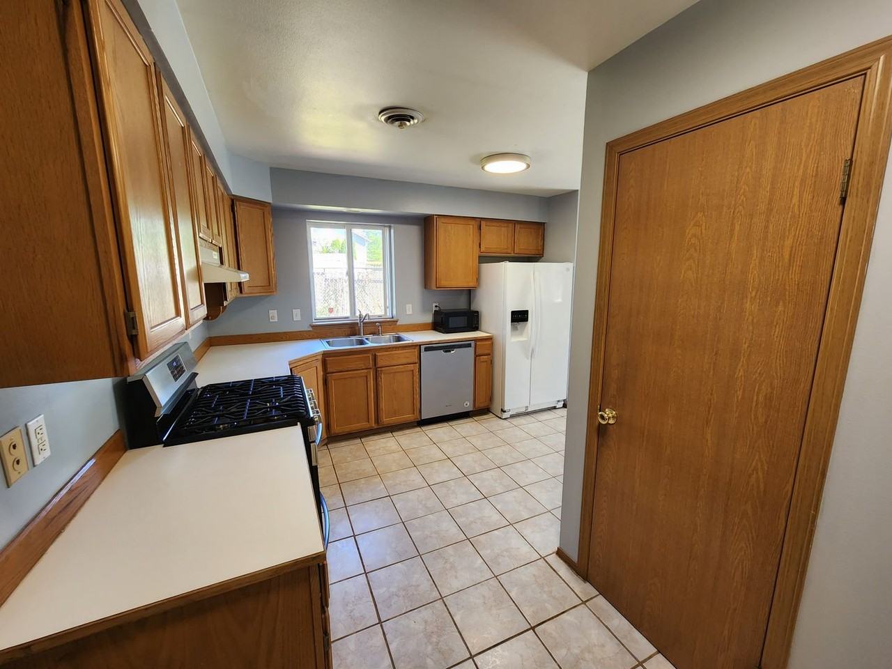 14705 Meadow Rd - Photo 3 of 23