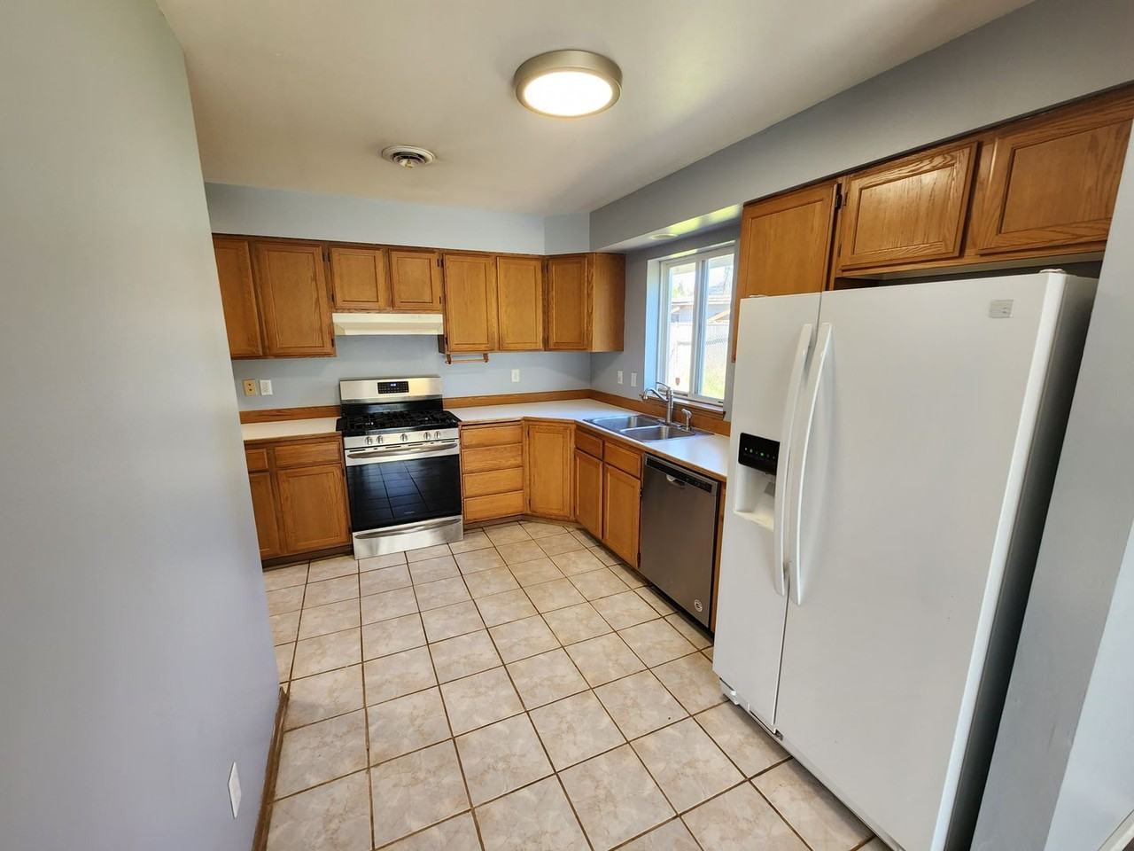 14705 Meadow Rd - Photo 4 of 23