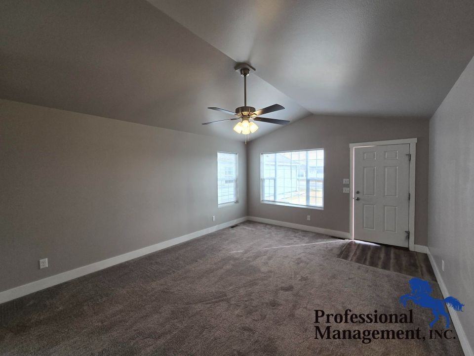 2314 Acacia Cir - Photo 2 of 10