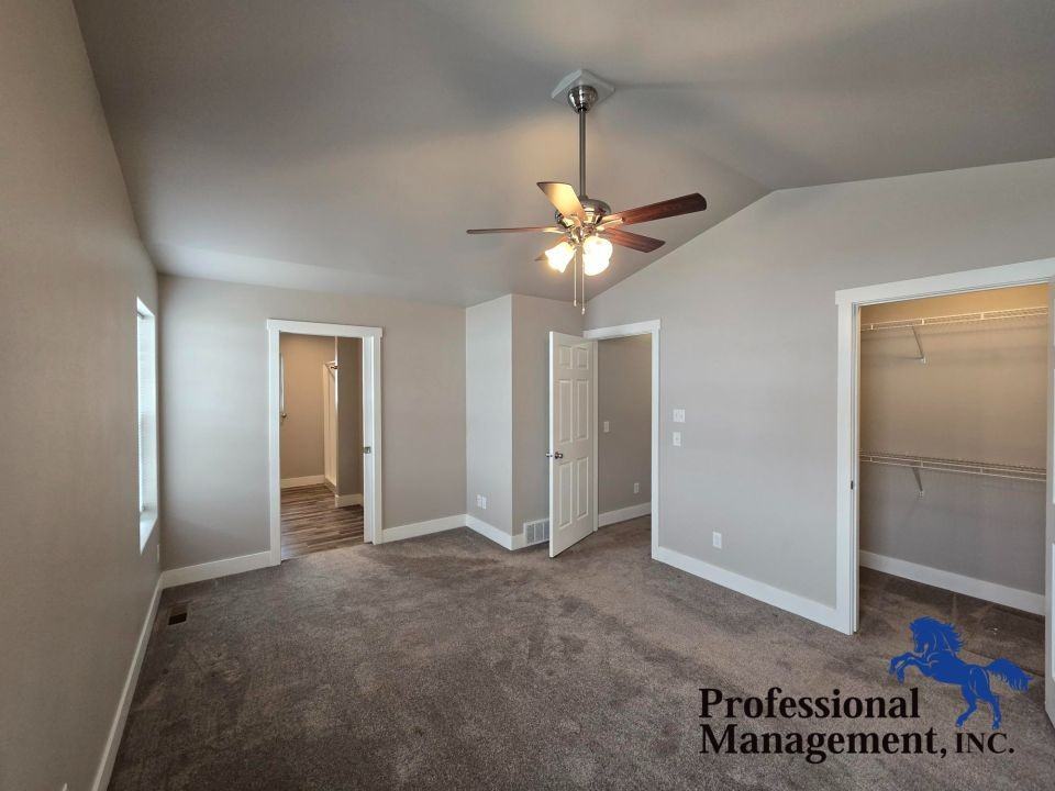 2314 Acacia Cir - Photo 4 of 10
