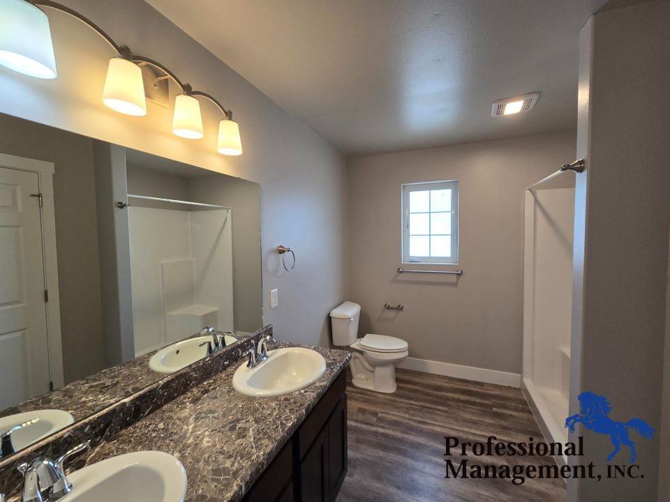 2314 Acacia Cir - Photo 5 of 10
