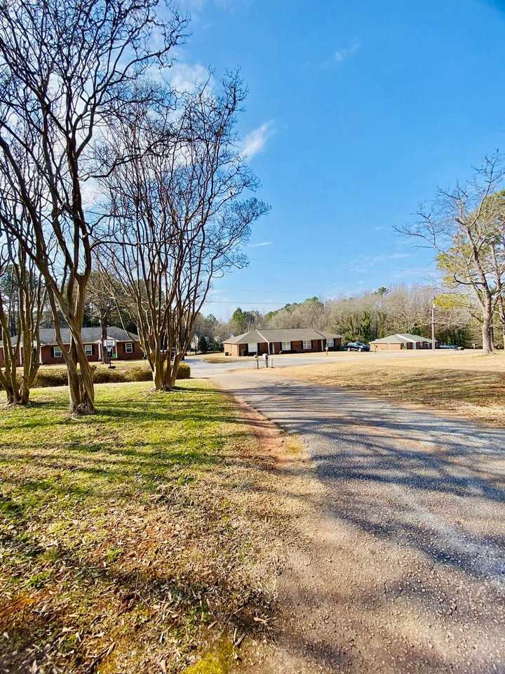 145 Bentwood Cir #145 - Photo 2 of 8