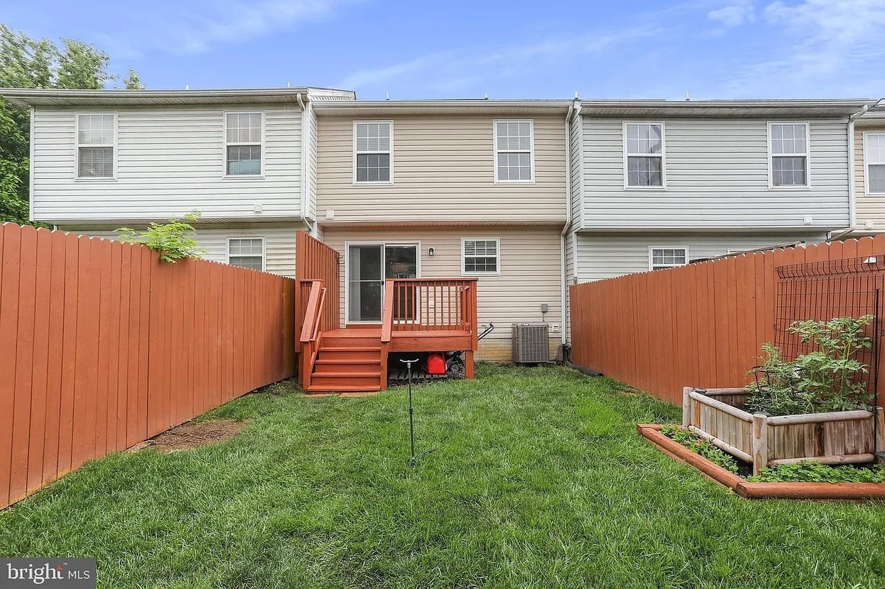 21 Perry Ct #1 - Photo 3 of 15