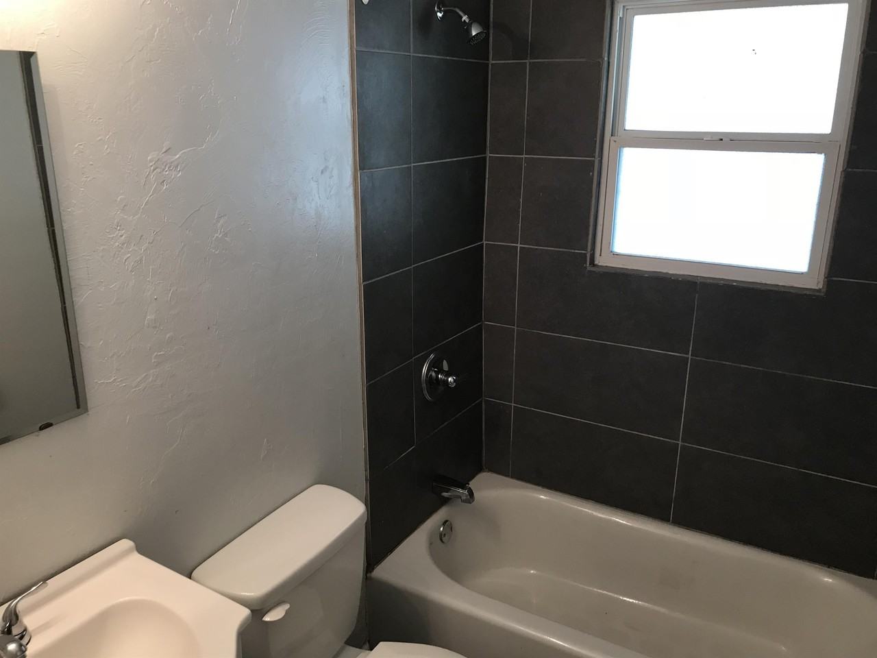 1515 N Louisa Ave - Photo 2 of 18