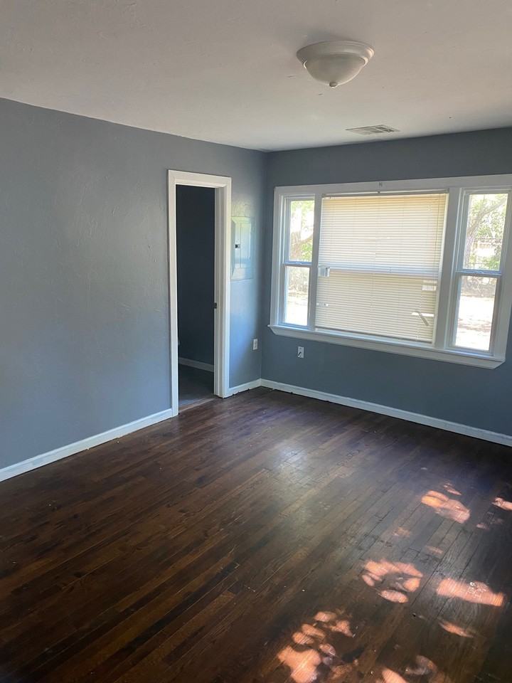 1515 N Louisa Ave - Photo 5 of 18