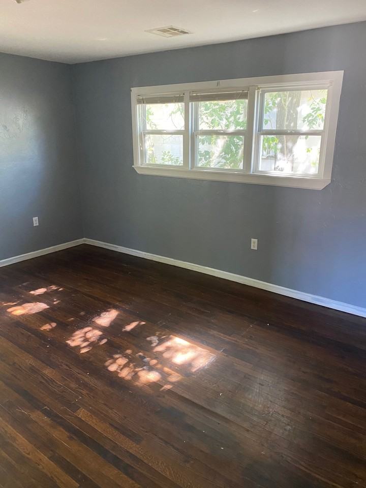 1515 N Louisa Ave - Photo 4 of 18