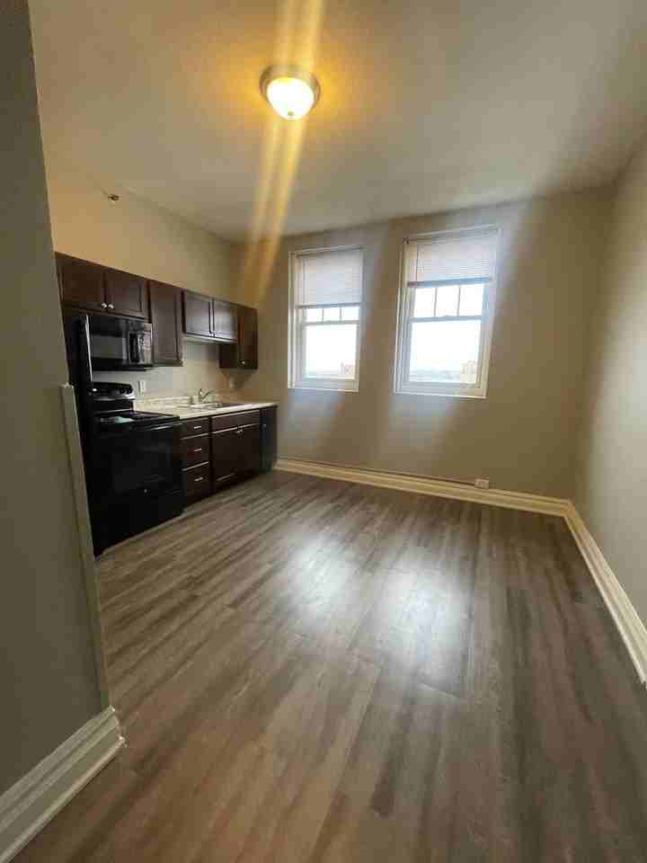 337 N Phillips Ave - Photo 6 of 16