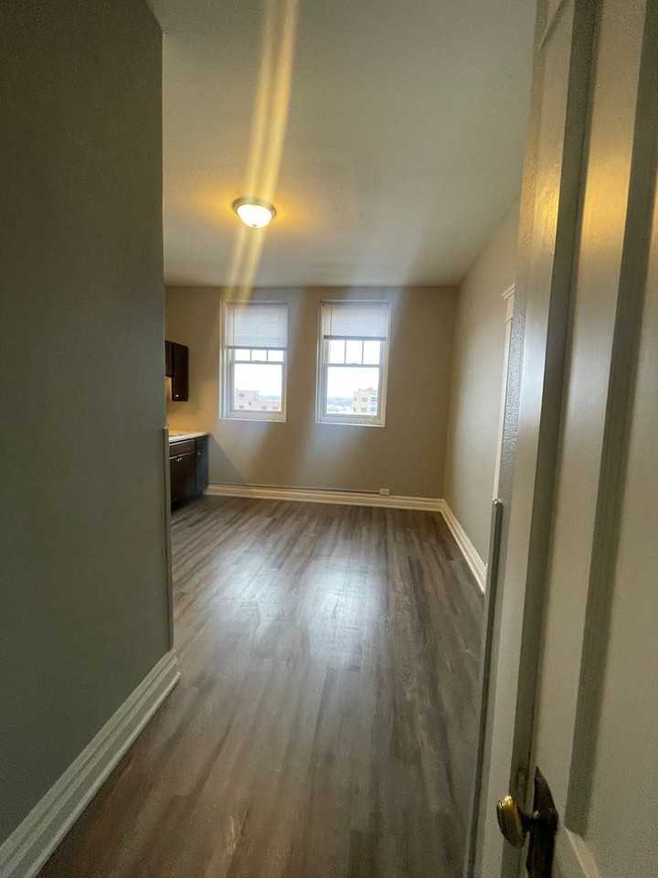 337 N Phillips Ave - Photo 7 of 16