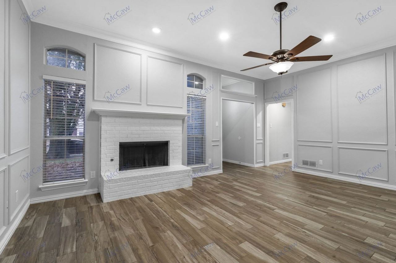 8026 Hickory St - Photo 4 of 17