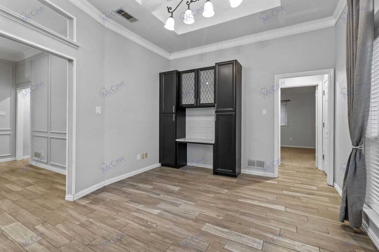 8026 Hickory St - Photo 5 of 17