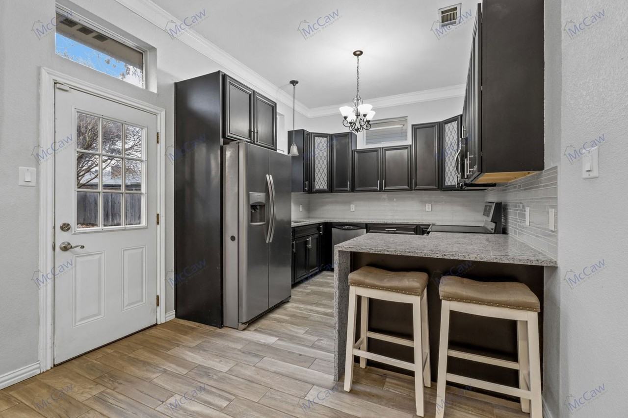 8026 Hickory St - Photo 6 of 17