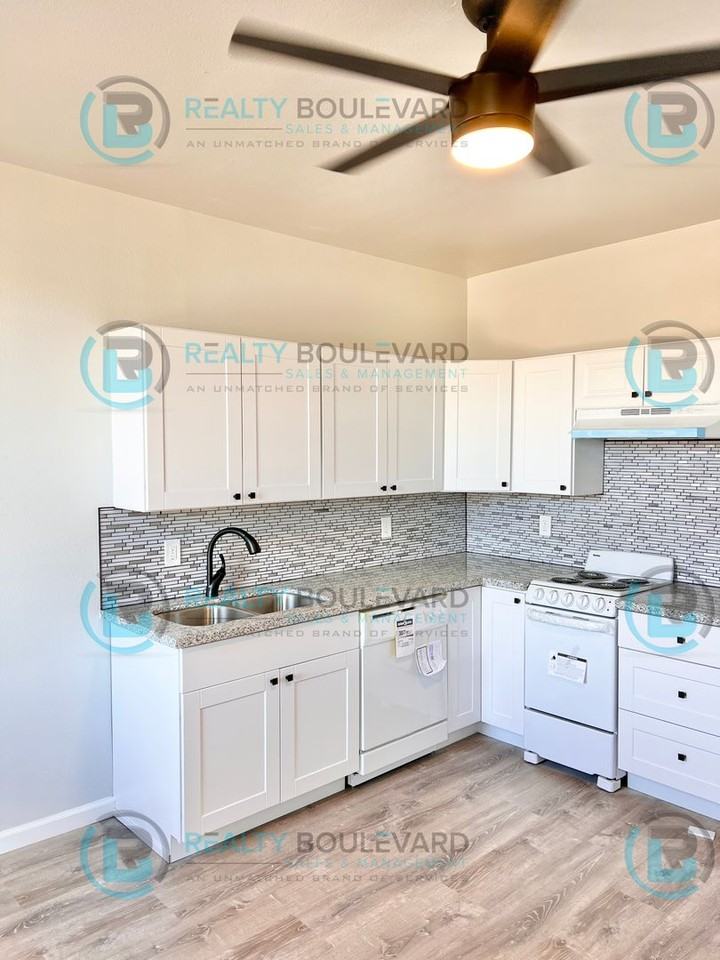 651 Elko Ave Reno, NV 89512 - Photo 5 of 34