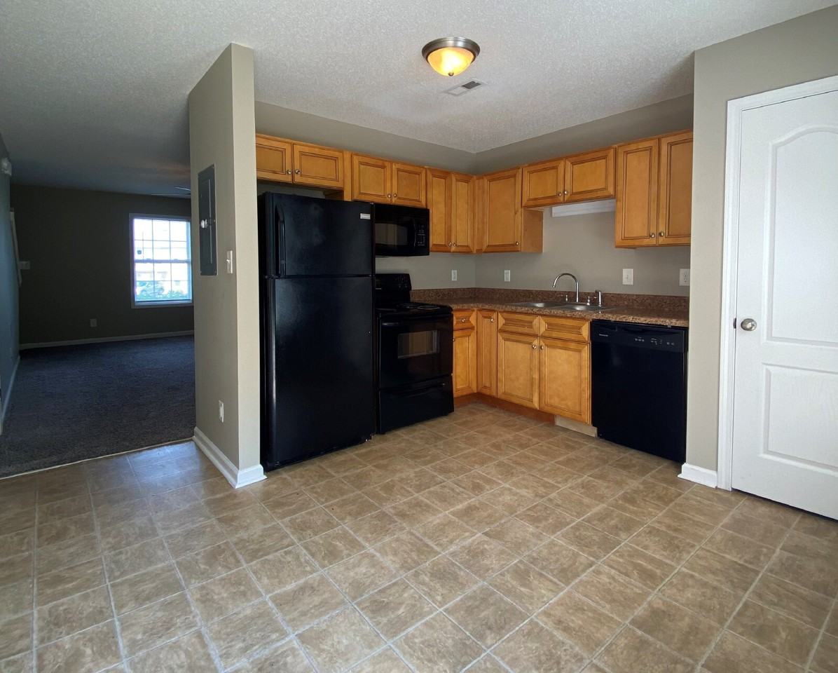 541 Patriot Park Ct Unit B - Photo 2 of 15