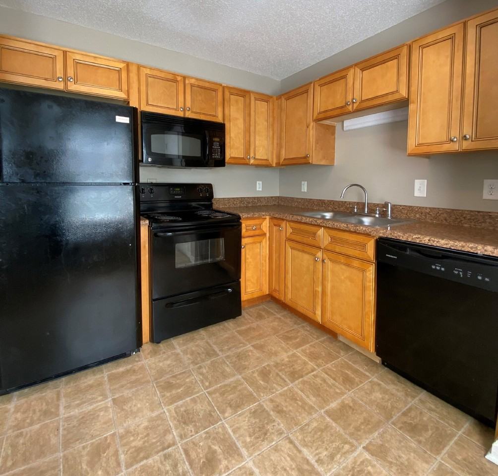 541 Patriot Park Ct Unit B - Photo 4 of 15