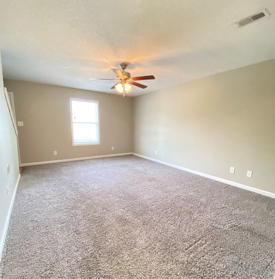 541 Patriot Park Ct Unit B - Photo 5 of 15