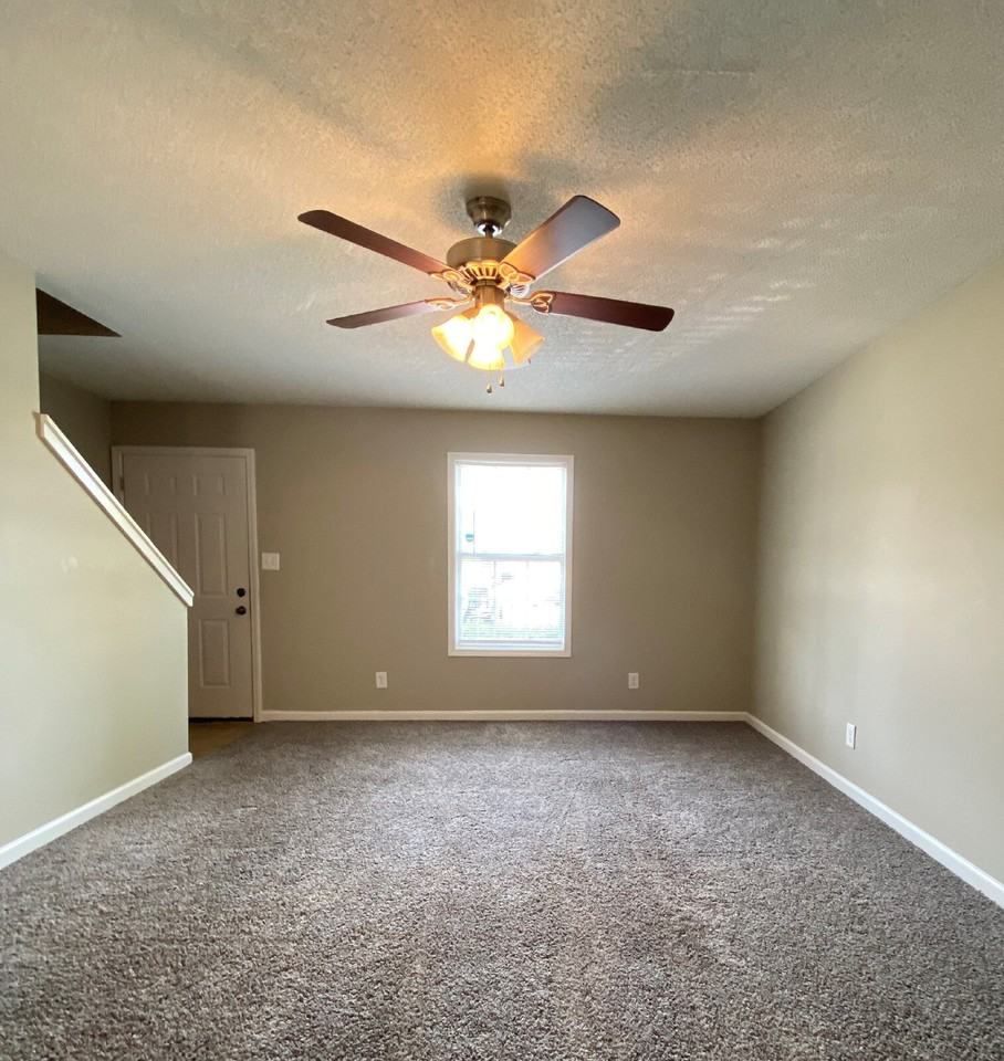 541 Patriot Park Ct Unit B - Photo 7 of 15