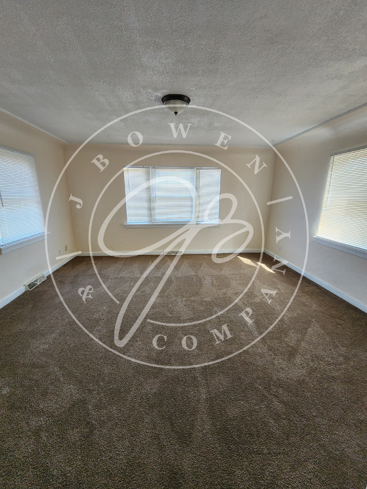 1349 S Cove Blvd #1 - Photo 3 of 12