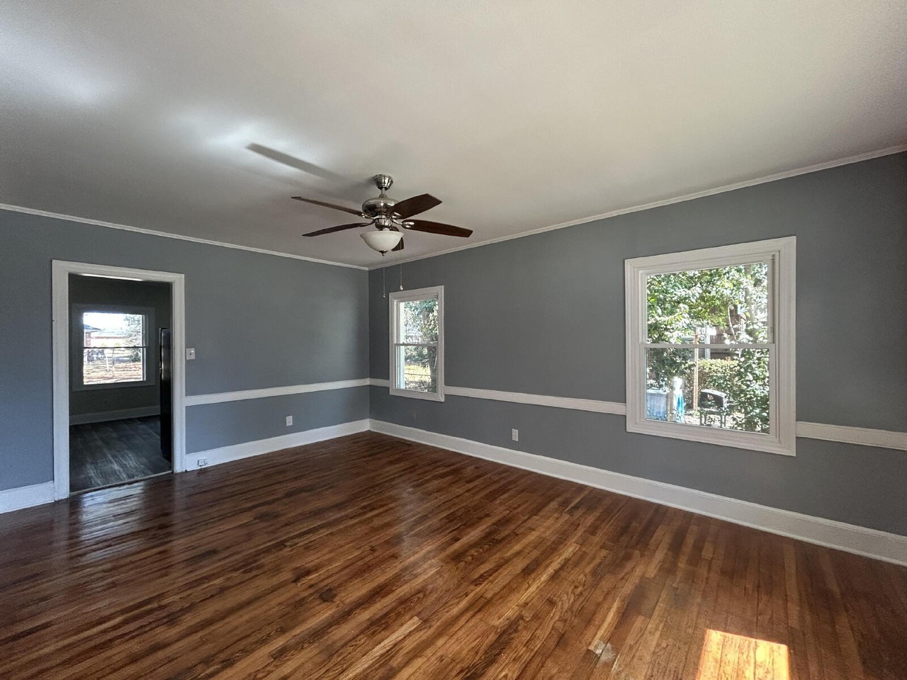 621 Cameron Dr - Photo 2 of 10