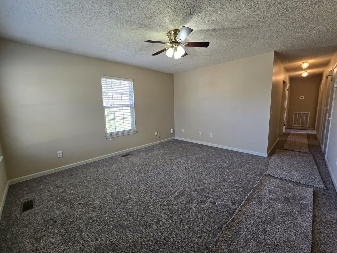 1007 Walnut Dr - Photo 2 of 12