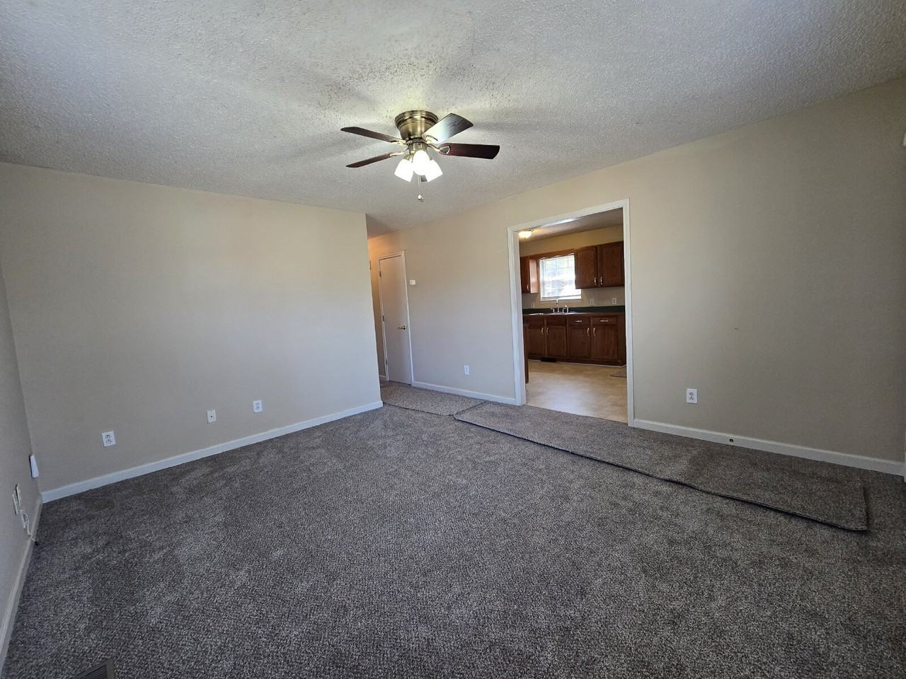 1007 Walnut Dr - Photo 3 of 12