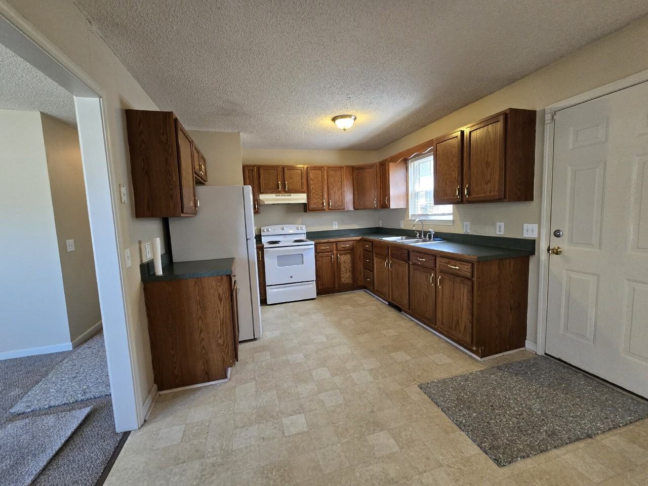 1007 Walnut Dr - Photo 4 of 12