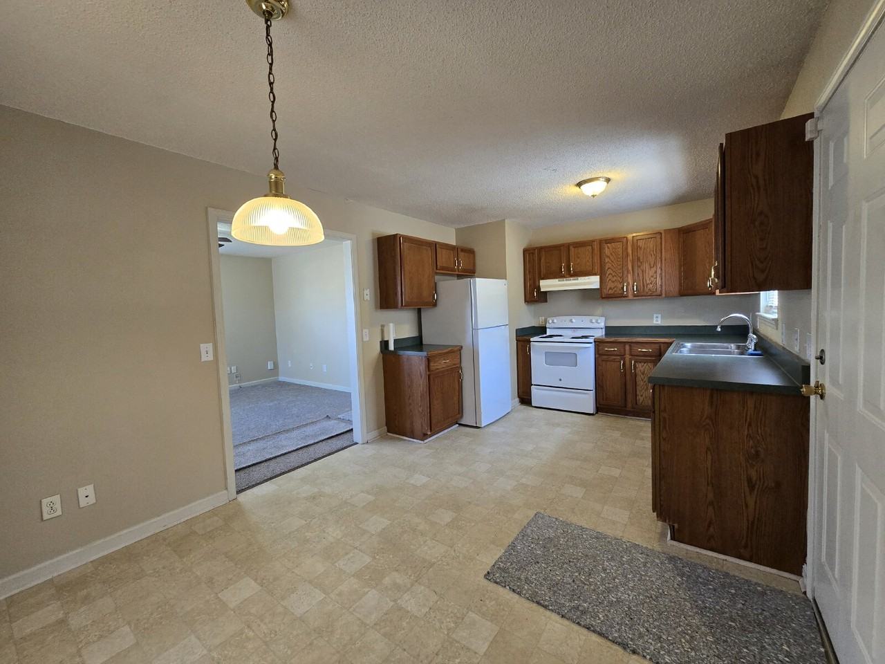 1007 Walnut Dr - Photo 5 of 12