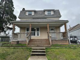 featured image of 1010 E 8th St