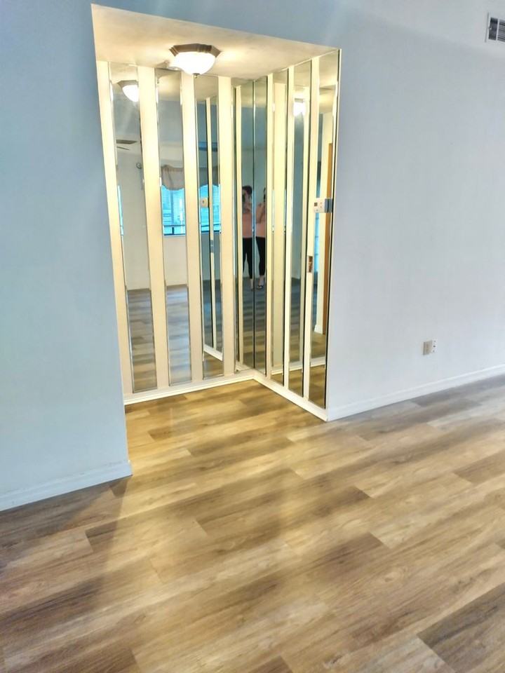 1206 Deer Springs Rd - Photo 4 of 26