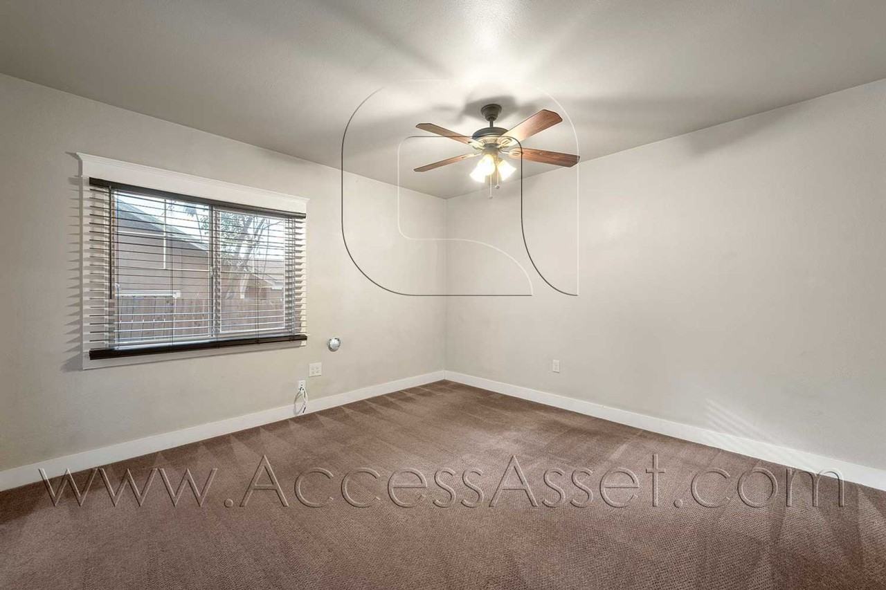 226 E Peck St #3 - Photo 4 of 24