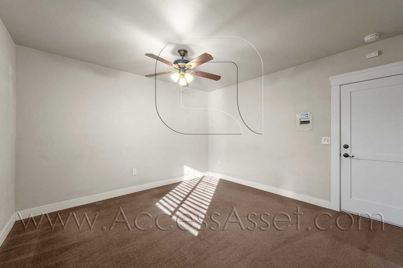 226 E Peck St #3 - Photo 5 of 24