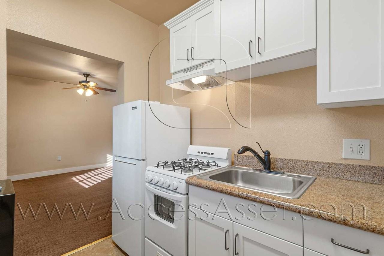 226 E Peck St #3 - Photo 7 of 24
