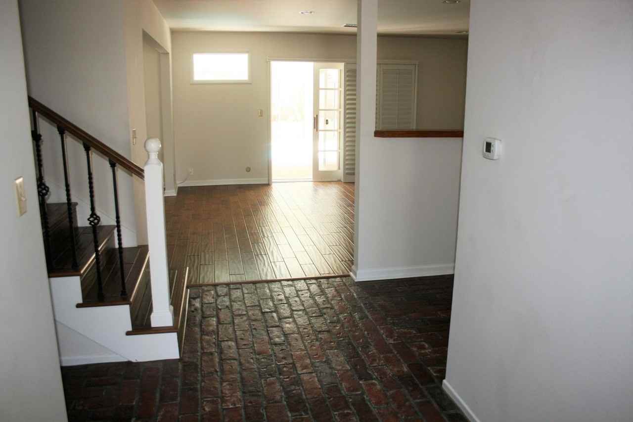 27050 Helmond Dr - Photo 2 of 11