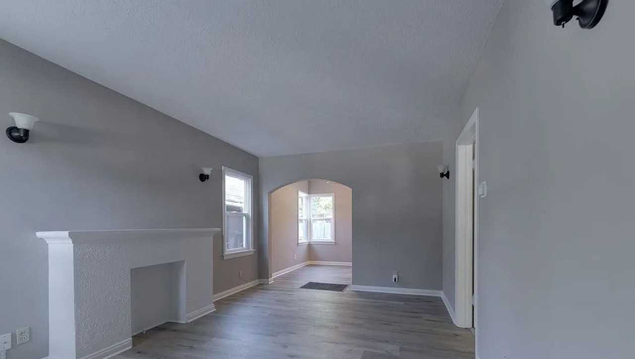 2220 W 1st St N - Photo 3 of 10