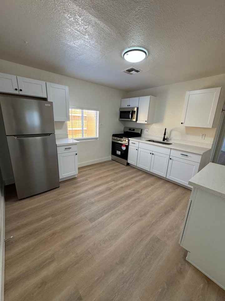 1821 E Virginia Ave - Photo 4 of 6