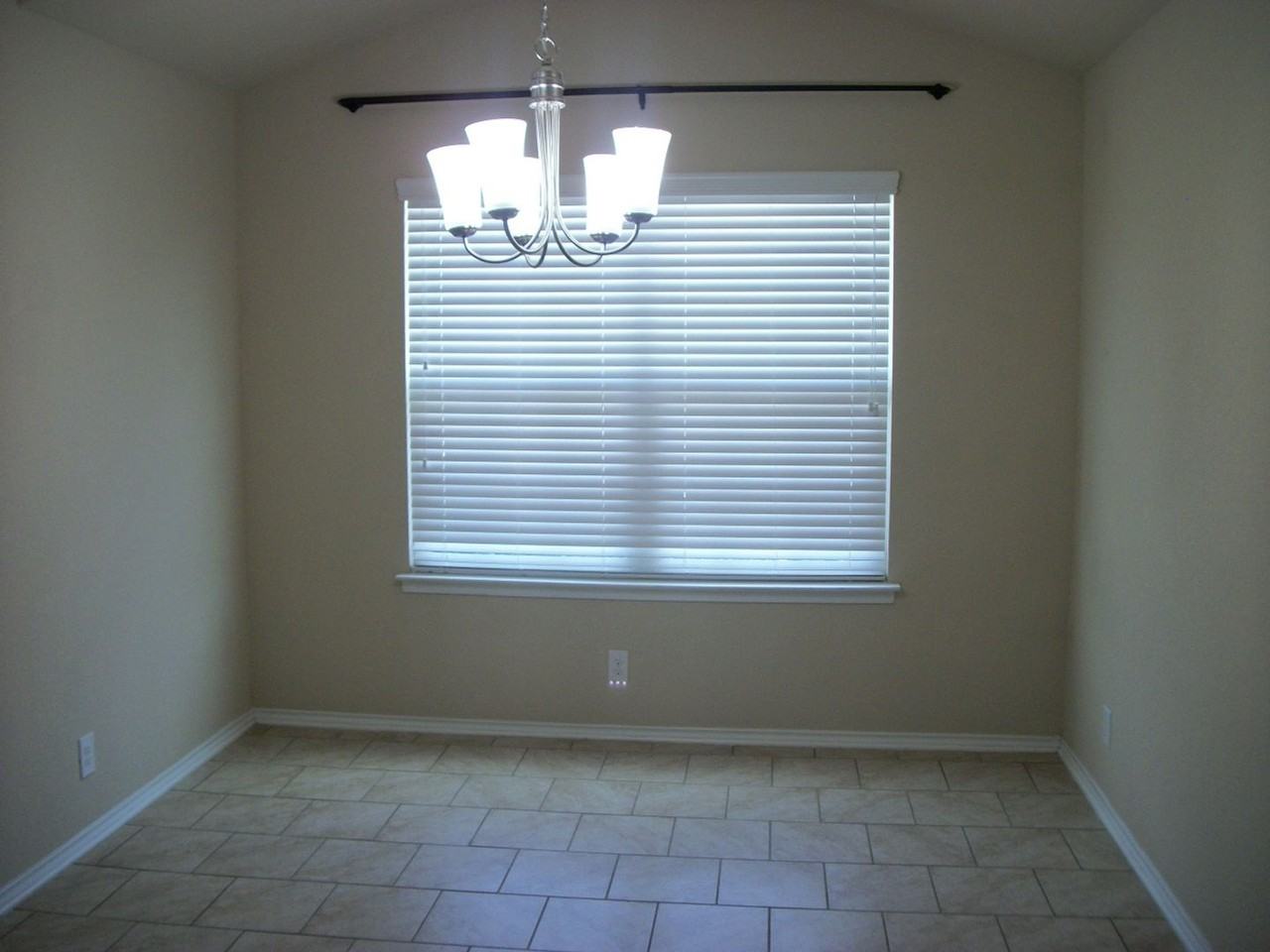 2535 Live Oak Pass - Photo 4 of 12