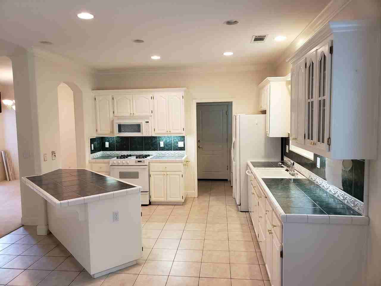 1695 Brinn Dr - Photo 4 of 18