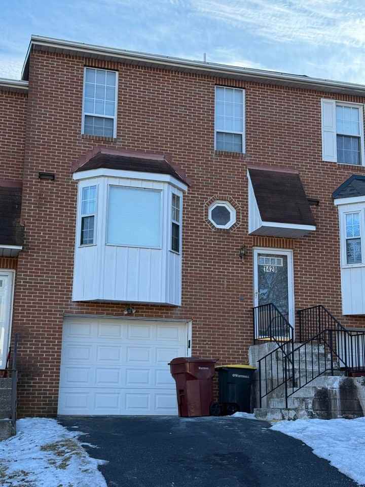 1420 Robert St - Photo 2 of 17