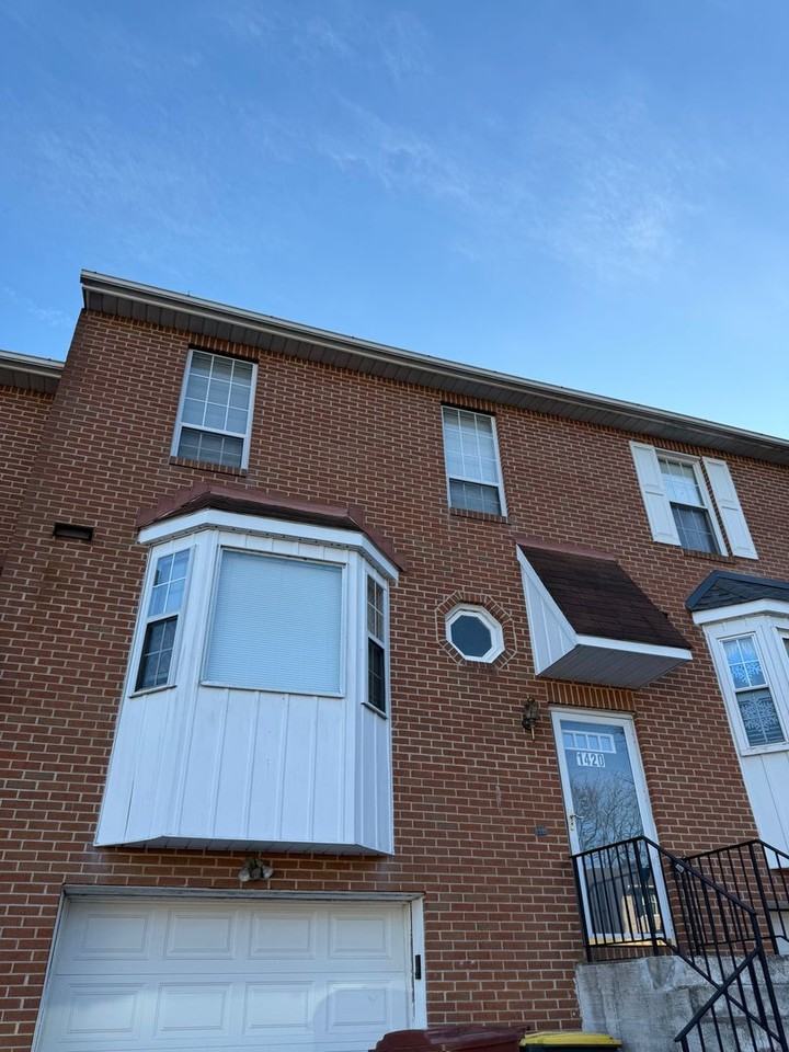 1420 Robert St - Photo 3 of 17