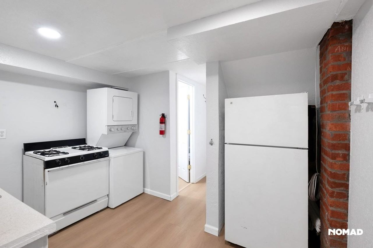 9023 48th Pl - Photo 3 of 31