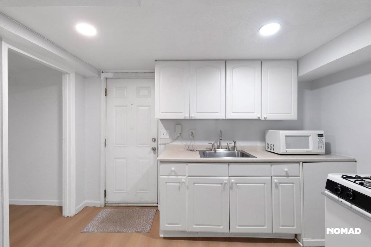 9023 48th Pl - Photo 4 of 31