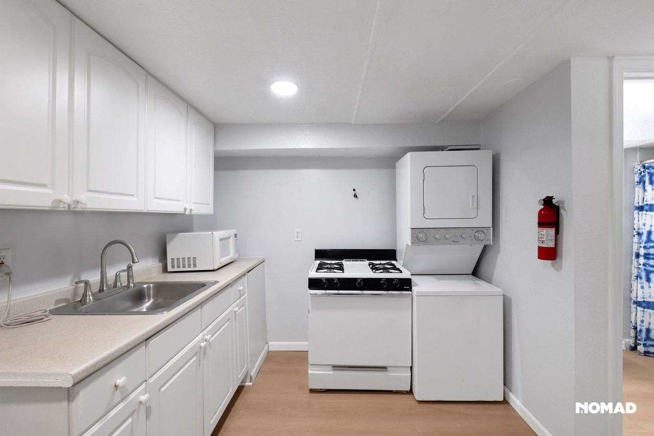 9023 48th Pl - Photo 5 of 31