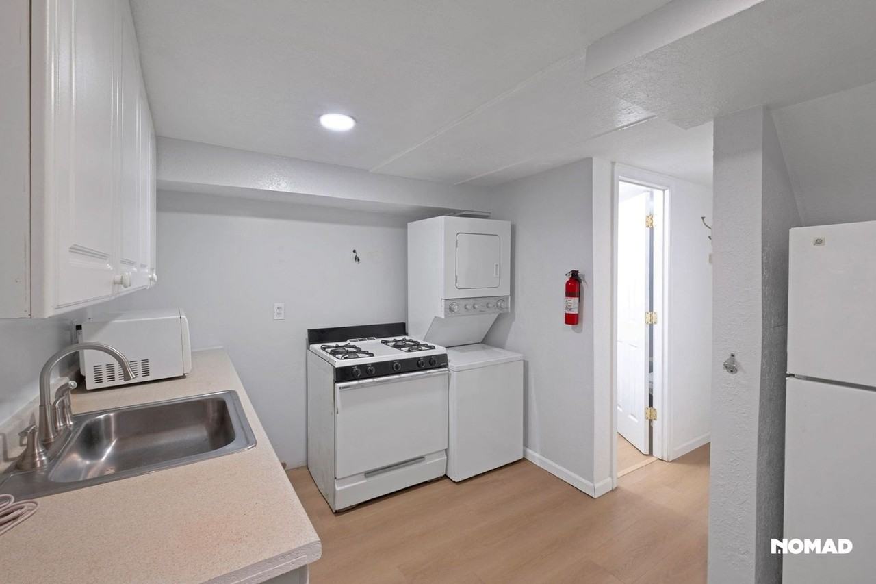 9023 48th Pl - Photo 6 of 31